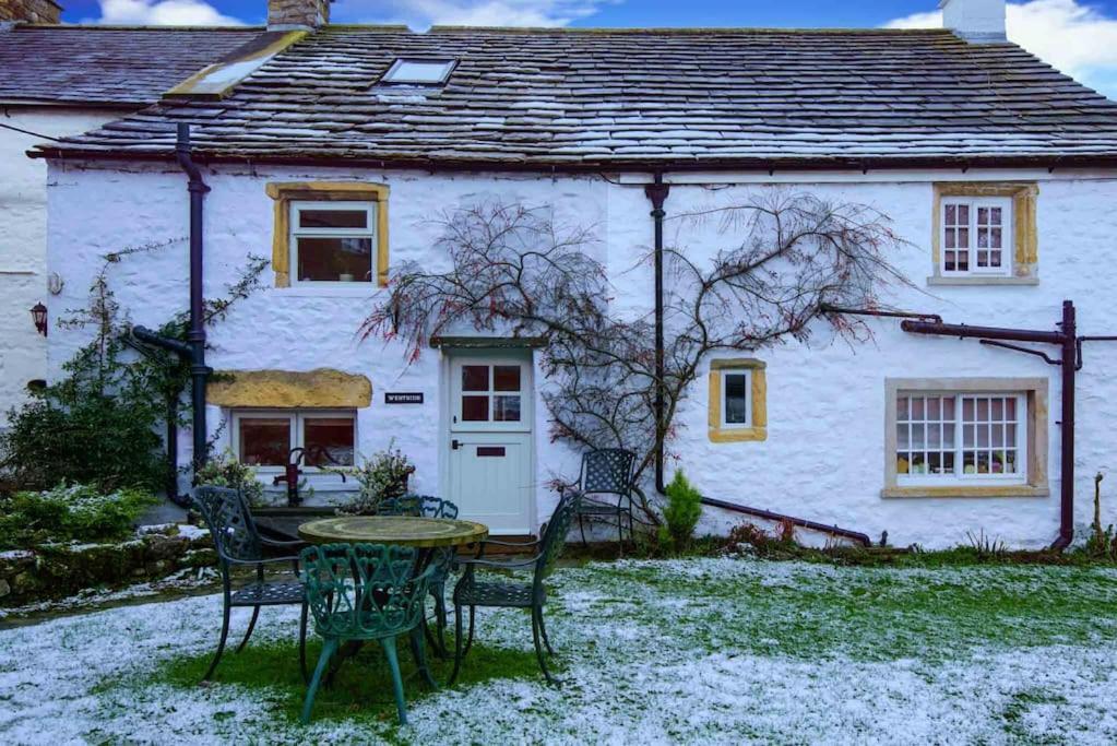 Westside Cottage: Yorkshire Dales Pet-Friendly Retreat Newby  Exterior photo