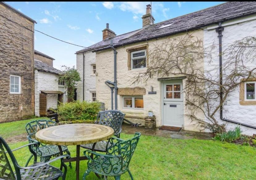Westside Cottage: Yorkshire Dales Pet-Friendly Retreat Newby  Exterior photo